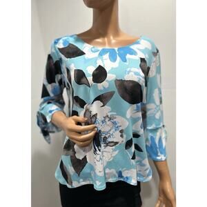 clara sun woo tops size medium Blue Floral 3/4 Sleeves